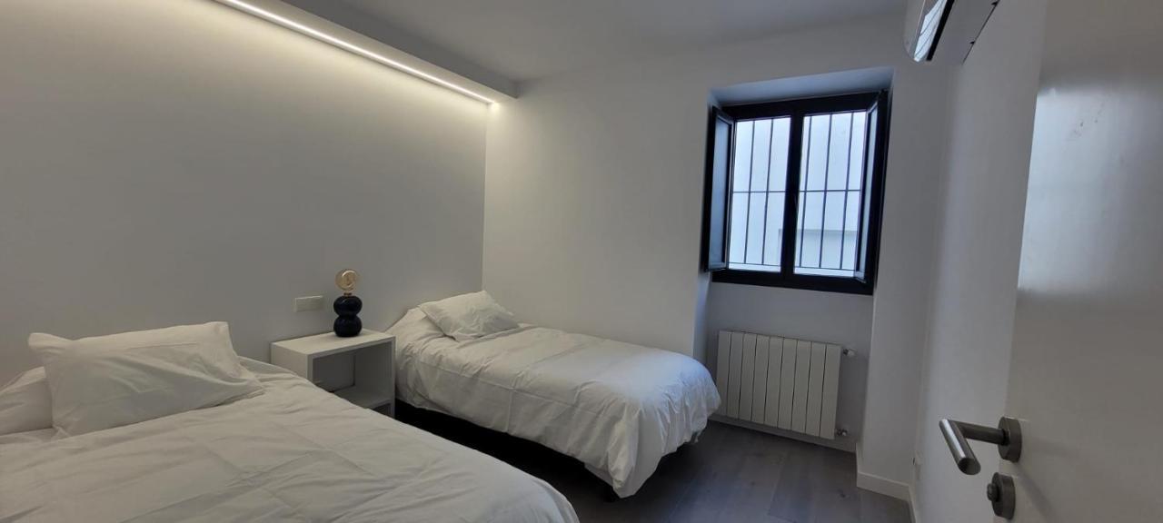 Cozy & Modern Apartment Hombre De Piedra Seville Luaran gambar
